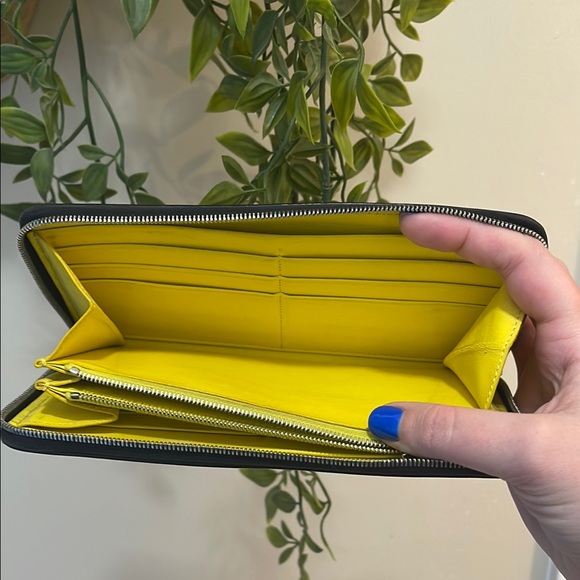 Celine Black Leather Wallet - Picture 5 of 8